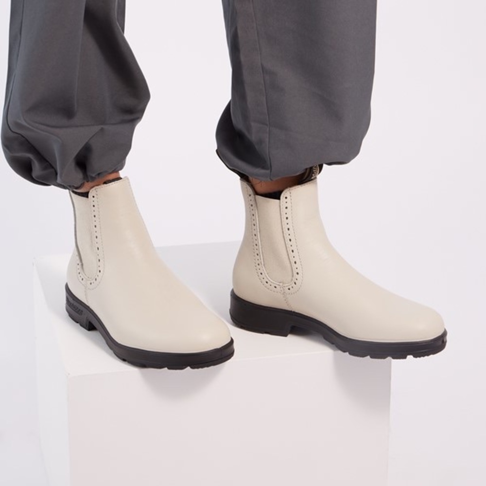 Blundstone 2230 Chelsea Boots in Oat